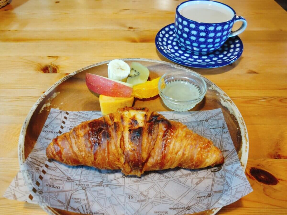 クロワッサンとカフェオレ