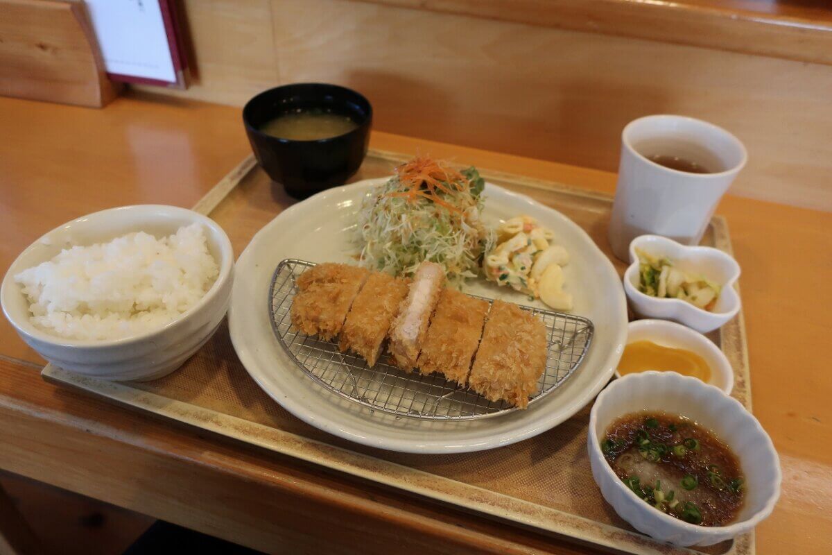 さぎり茶屋　ロースカツ定食